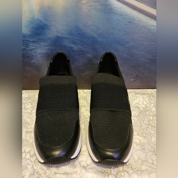 Michael Kors sneakers… beautiful. - Picture 2 of 13